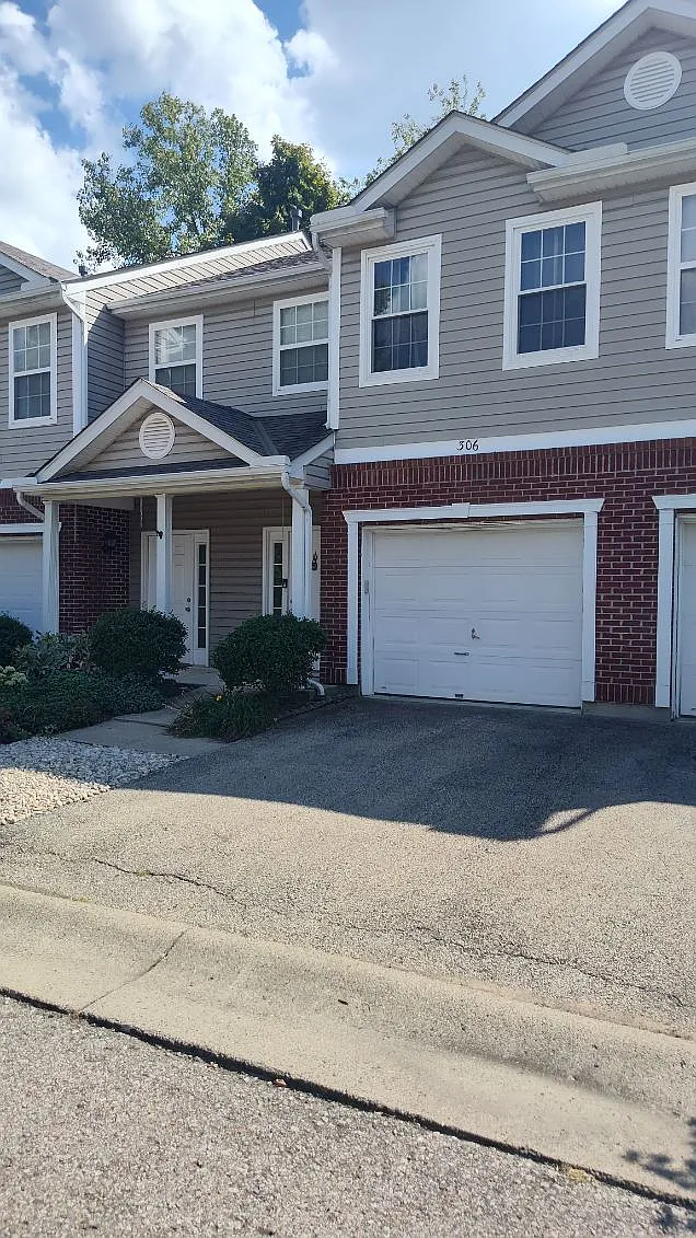 2 bed, 2.5 bath, 1098 sqft, $1,600 — Photo 1