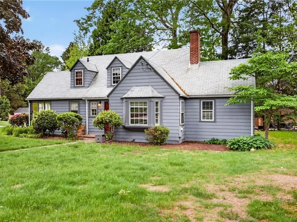 64 White Birch Rd, Cranston, RI 02920