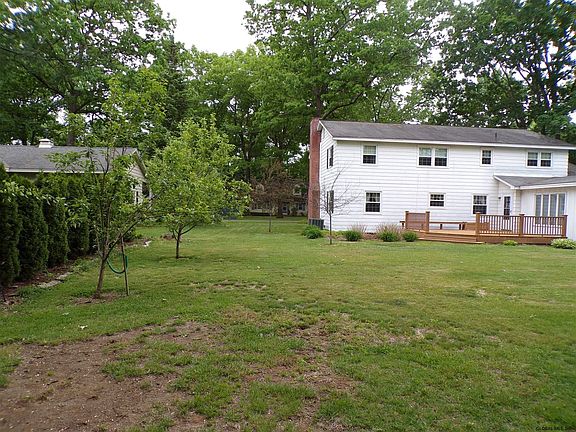 4th image of 10 Cedarwood Dr
