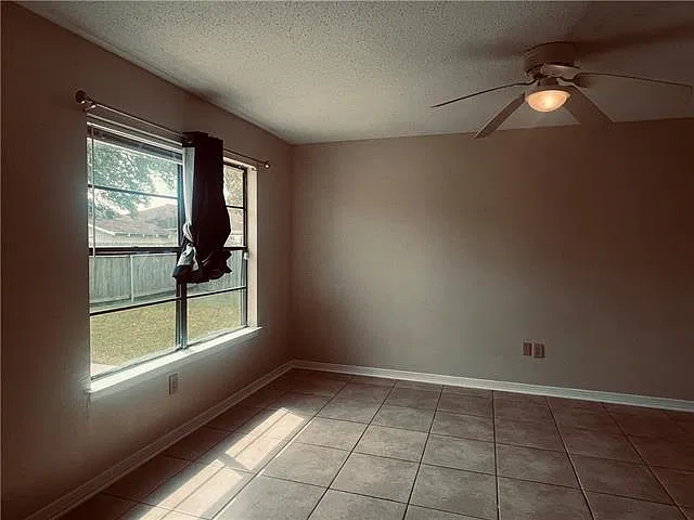 3 bed, 2.0 bath, 1700 sqft, $1,950 — Photo 2