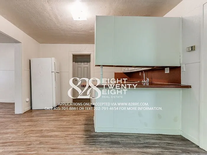 320 Castro St — Photo 23