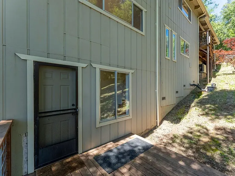 1380 Sanford Ranch Rd — Photo 6