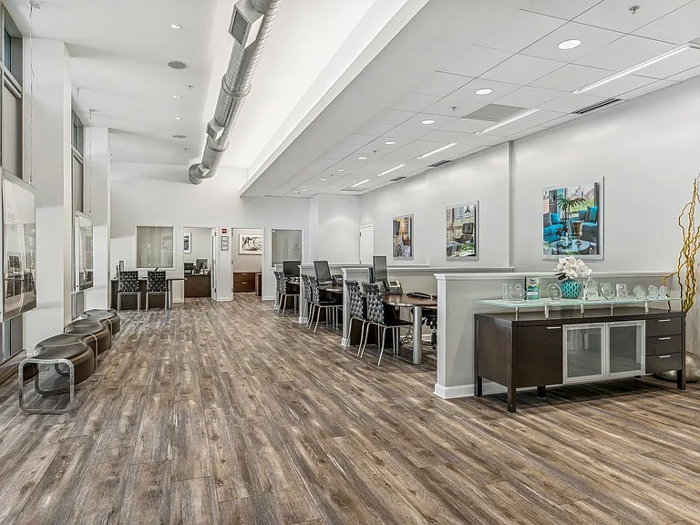 900_amenity_leasing office_14