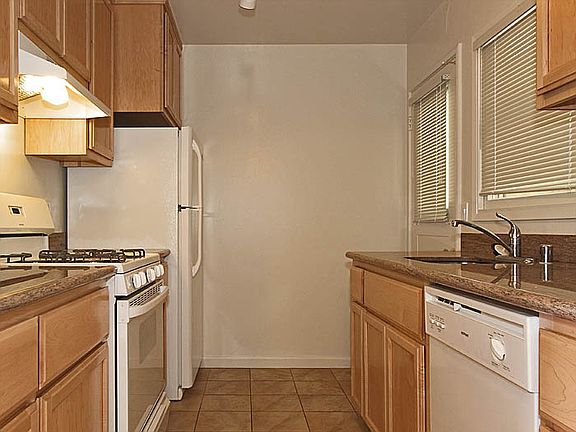 4th image of 467 Forest Ave