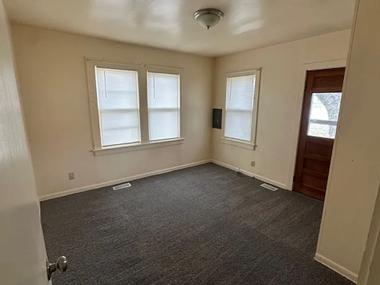 501 G St NE — Photo 9