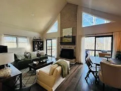 1070 Hawkins Rd — Photo 5