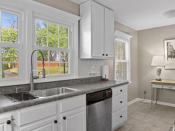 3rd image of 704 Angenette Ave