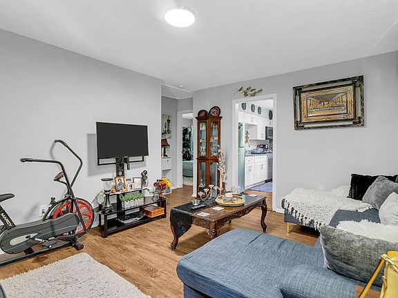 3rd image of 89 Montague Rd Units A & B