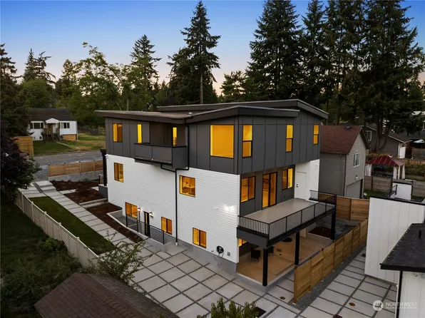 10714 Linden Avenue N #B, Seattle, WA 98133