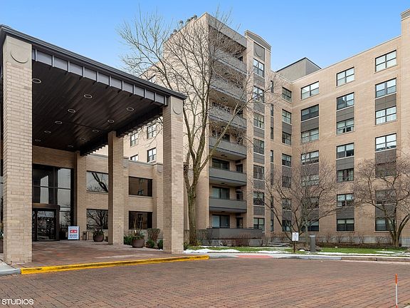2nd image of 4545 W Touhy Ave APT 622W