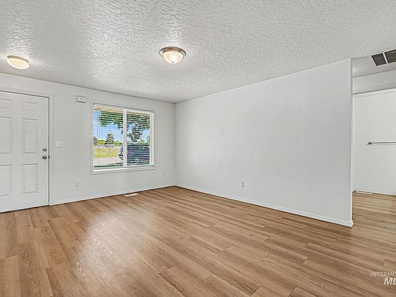 5th image of 936 Shoshone Ave
