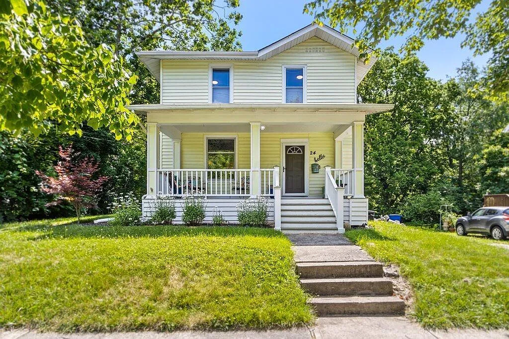 24 Forest Ave photo 1