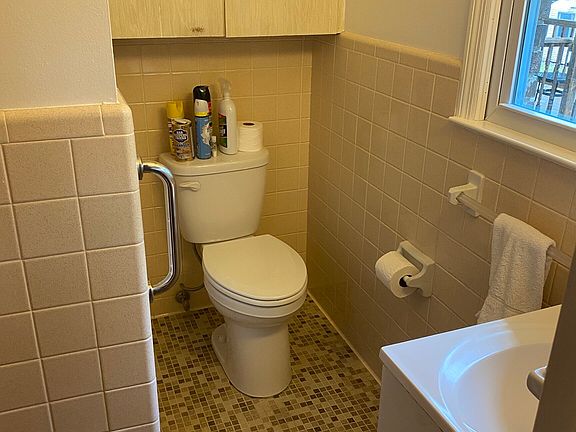 5th image of 503 Brookdale Dr