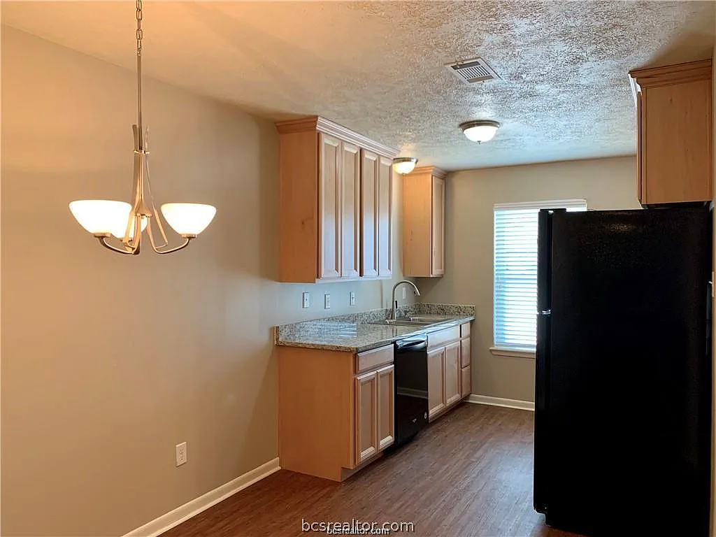 2 bed, 910 sqft, $1,400 — Photo 4