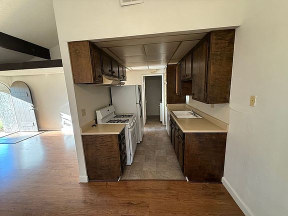 4th image of 201 Touchstone Pl