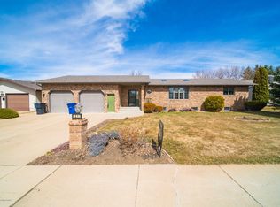 1217 8th St E, Dickinson, ND 58601