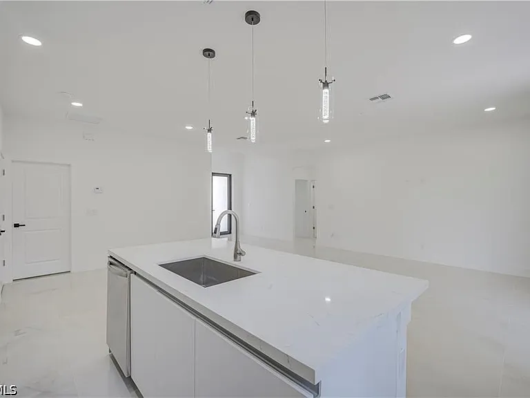 3213 51st St W — Photo 7