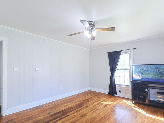 3rd image of 2104 Hampton Dr