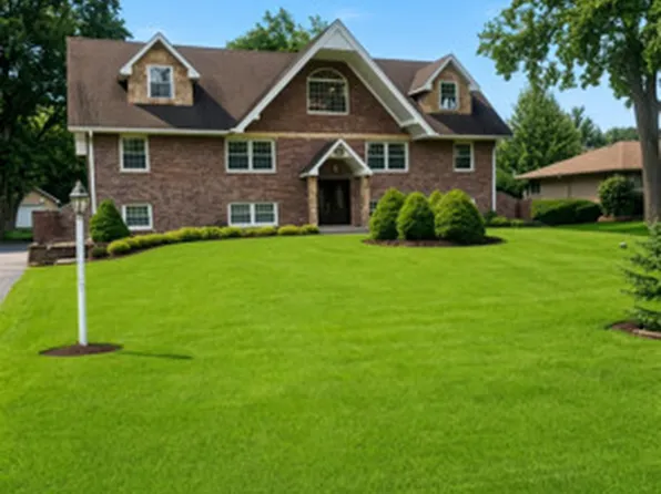 9S711 Brookbank Rd, Willowbrook, IL 60527
