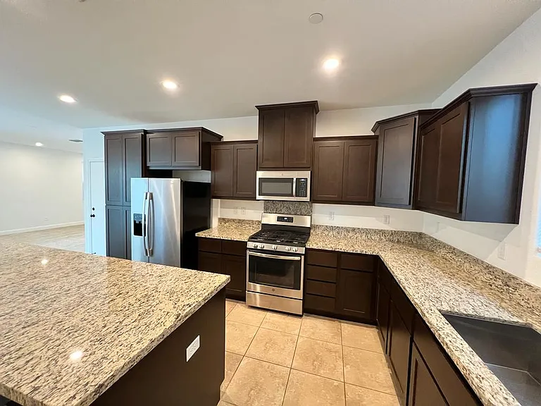 1335 Orchid Ct — Photo 8