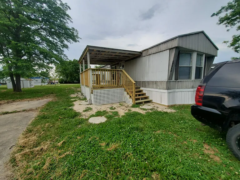 1007 Barberry Ct — Photo 1