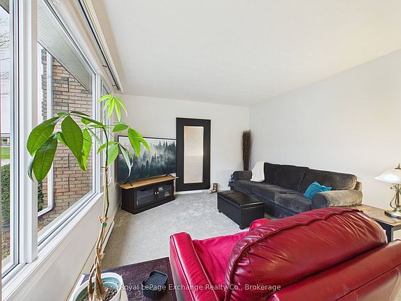 4th image of 751 Walsh St