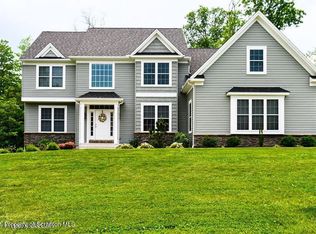 1145 Woodberry Dr, Mountain Top, PA 18707