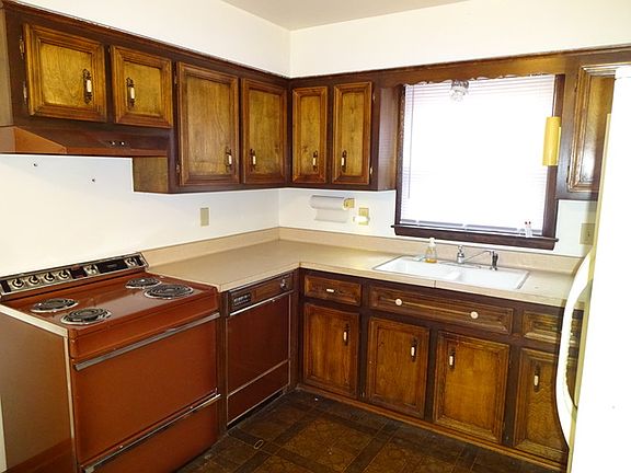 4th image of 1104 N Day Ave