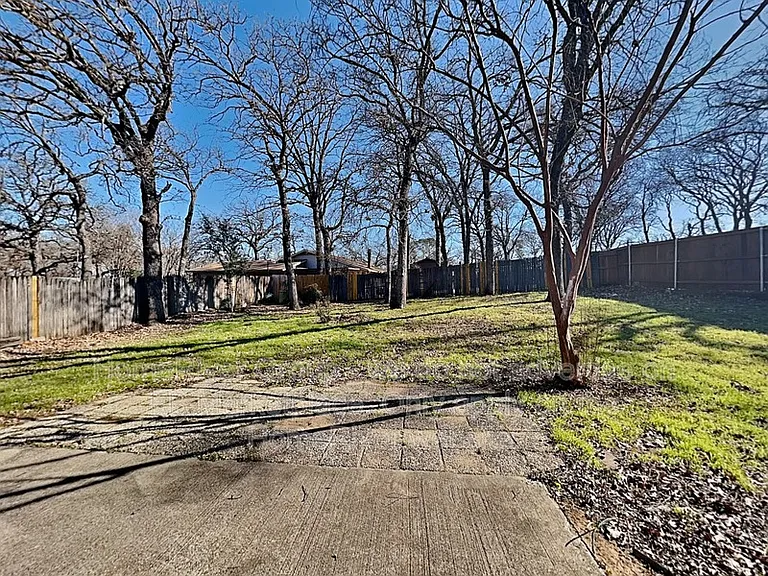 1402 Fair Oaks Blvd — Photo 20