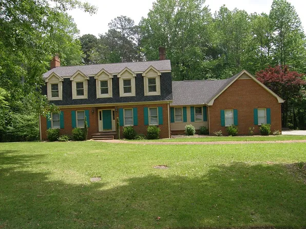 121 Lisa Ln, Carrollton, GA 30117