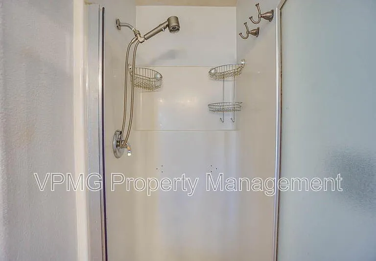 16404 NE 67th St — Photo 27
