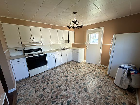 3rd image of 120 Lawton Rd