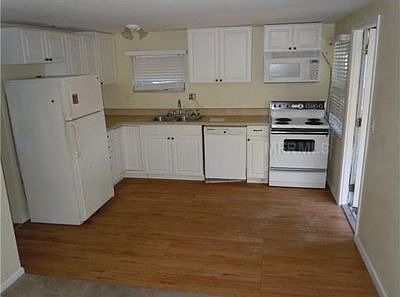 3rd image of 1003 W Queen St