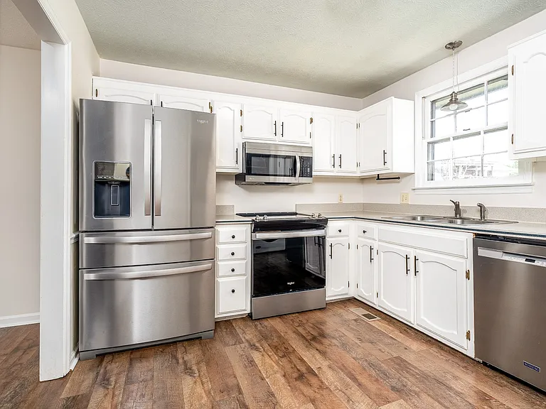 164 Hillside Dr — Photo 1