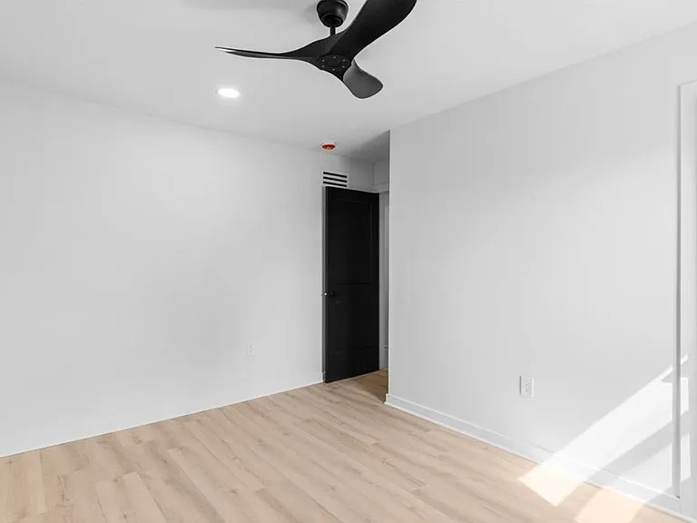 17126 Roselawn St — Photo 26