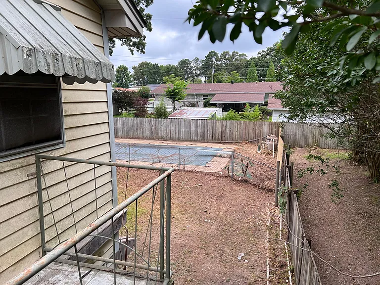 1703 Delano St — Photo 50