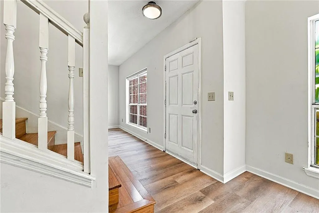 4 bed, 2.5 bath, 1850 sqft, $2,600 — Photo 3