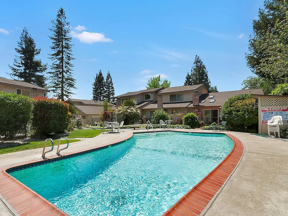 126 Tweed Dr