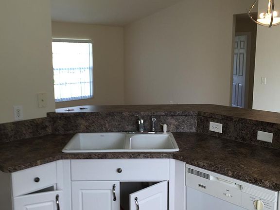 5th image of 2723 Yacolt Ave