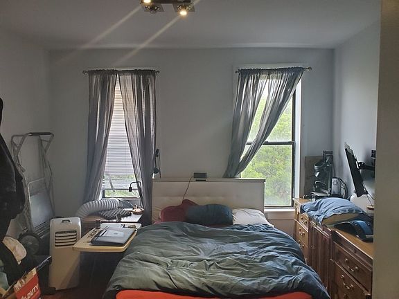 3rd image of 189 Menahan St #2A