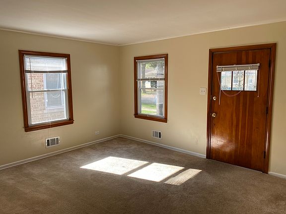 3rd image of 625 Linden Ave
