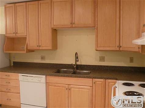 4th image of 735 E College Ave #4