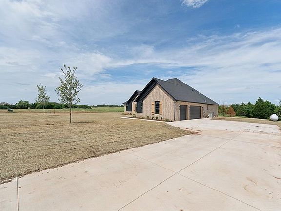 3rd image of 9560 Regado Ct