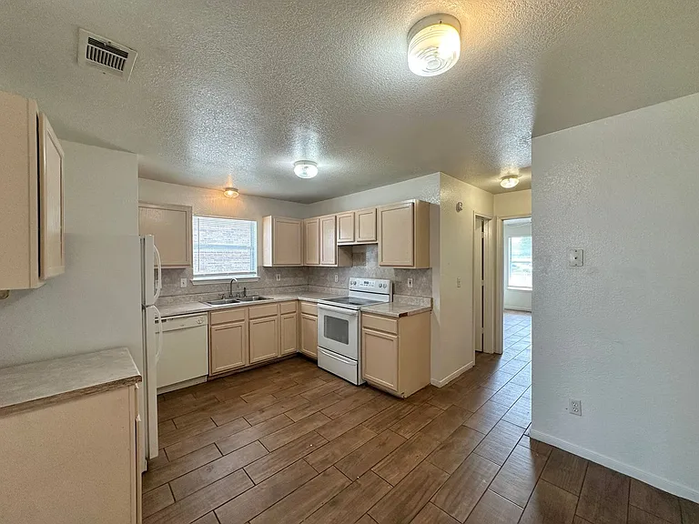 3206 Hereford Lane — Photo 8