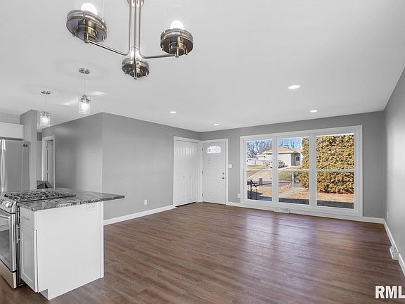 2nd image of 2106 W Cimarron Dr