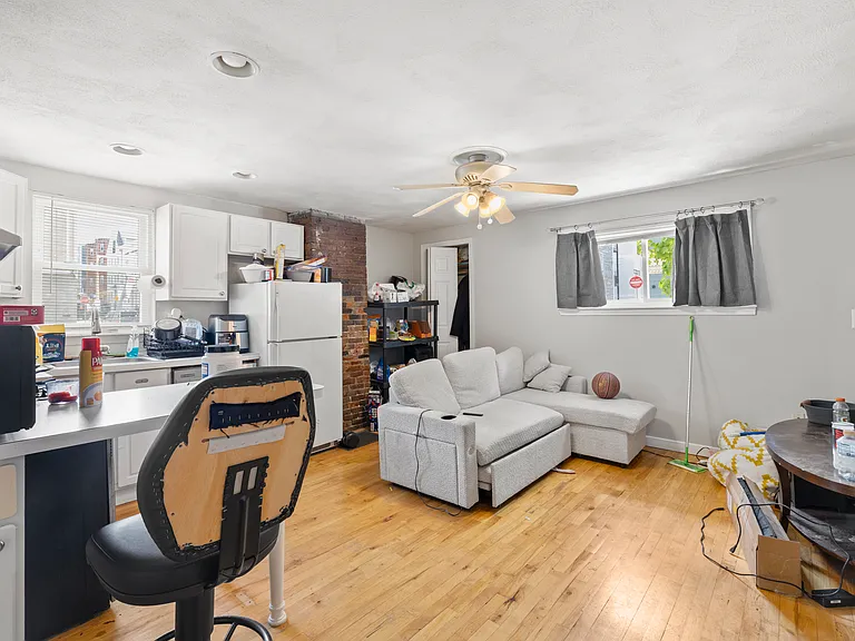 262 E St #A — Photo 4