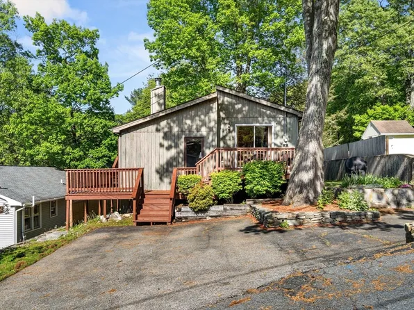25 2nd St, Amesbury, MA 01913