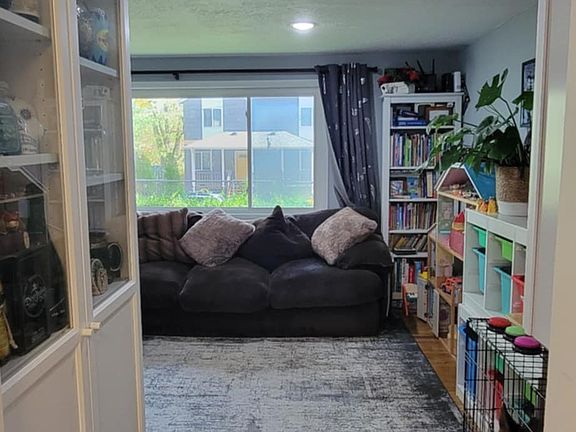 5th image of 14027 Burke Ave N