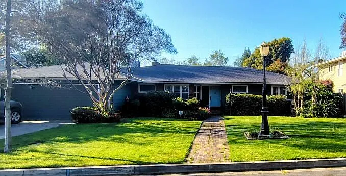 1517 W Kaweah Avenue photo 1