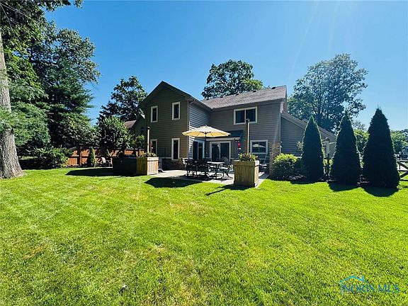 3rd image of 2623 Stoneleigh Dr